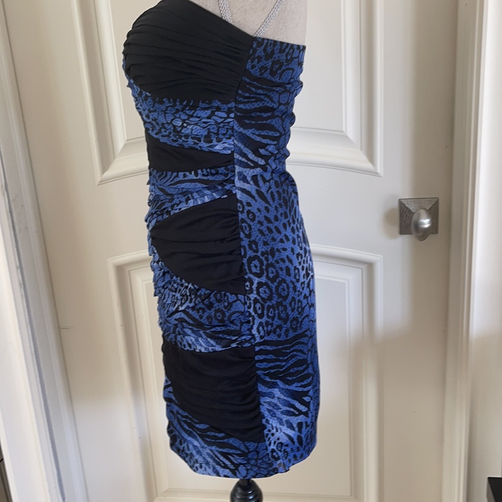 2 super cute Windsor Body-con pattern dresses.